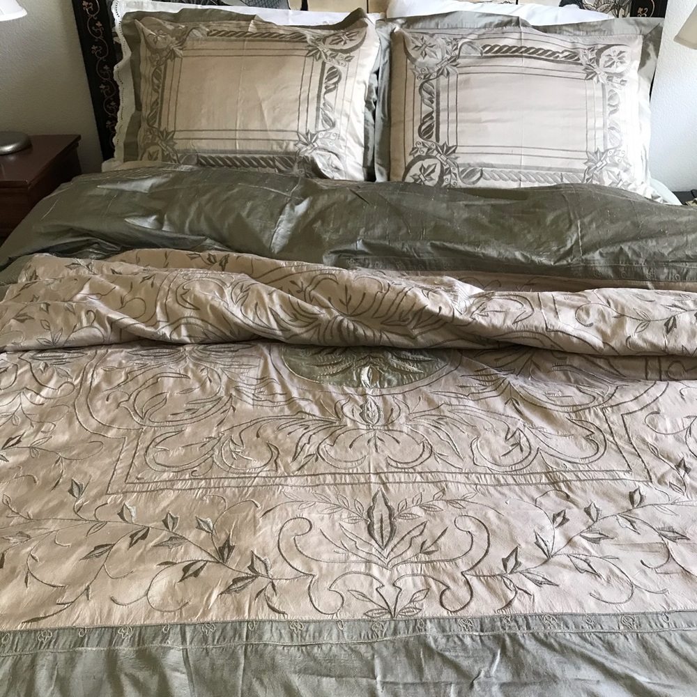 Bombay Company King Silk Embroidered Duvet Set
